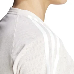New Own The Run E 3S Tee Running Shirt Women - Running Clothing