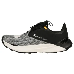New Summit Vectiv Sky Trail Running Shoe Women - Beige, Black Running Shoes
